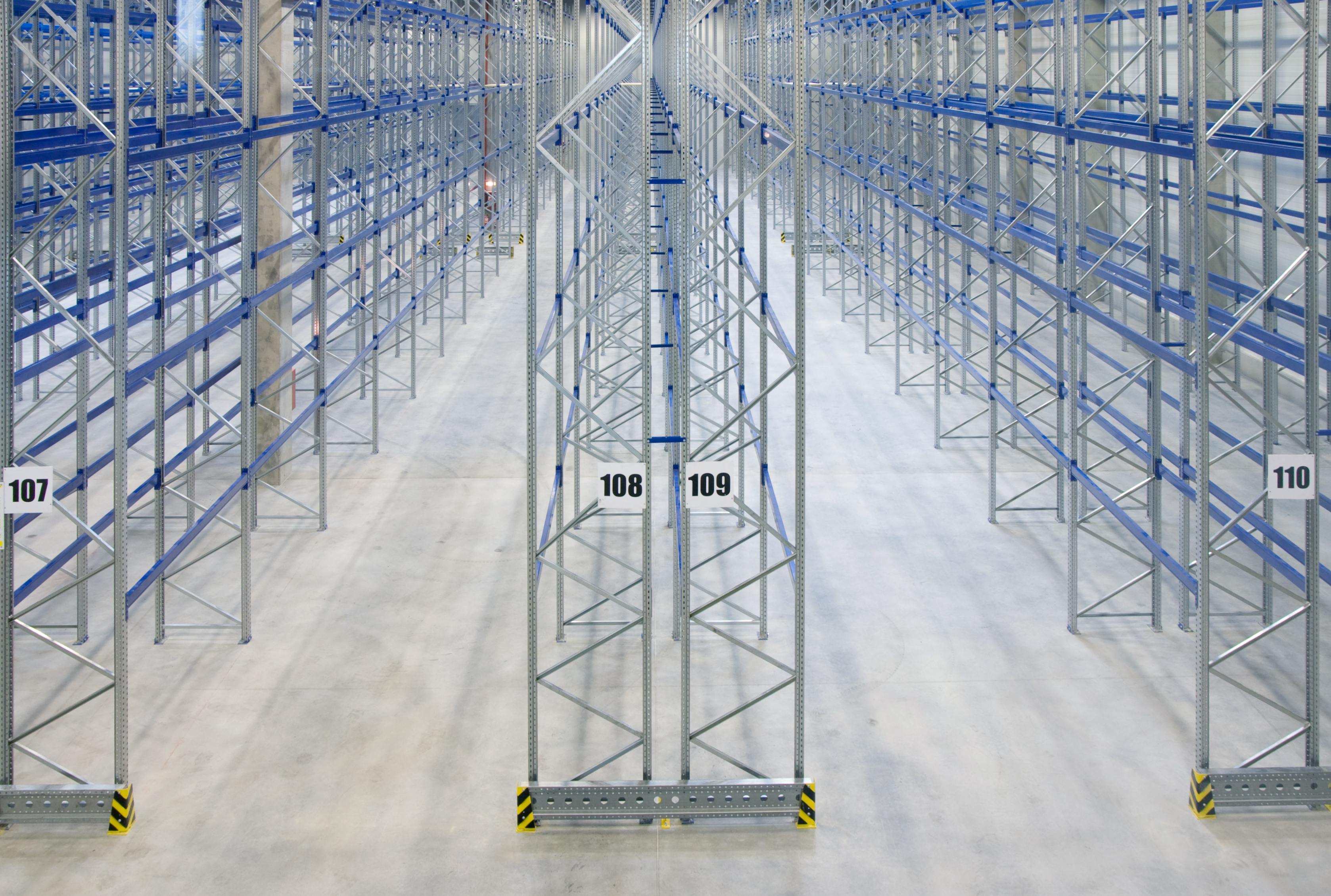 Industrielle Regalanlage in einem Logistiklager